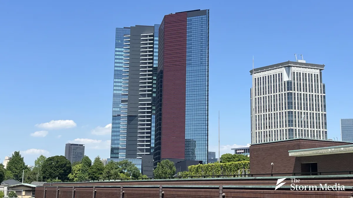 Japan's inheritance tax rates are notably high, making inheritance tax a critical consideration for those investing in Japanese property. Pictured is a well-known luxury residential building in Mita, Minato Ward, Tokyo. (Photo by Erin Wen)