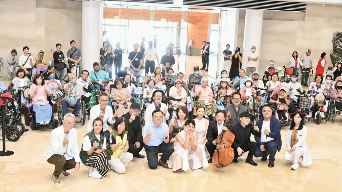 中鋼基金會攜手大提琴家張正傑老師,在高雄市立美術館雕塑大廳舉辦「輪椅族公益音樂會」,今年正式邁入第12年。(圖/中鋼提供)
