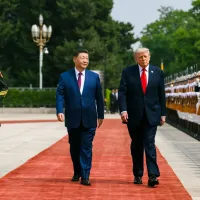 2026年5月14日,美國總統川普在中國國家主席習近平陪同下檢閱中方儀仗隊。(白宮官網) 2026年5月14日,美國總統川普在中國國家主席習近平陪同下檢閱中方儀仗隊。(白宮官網)