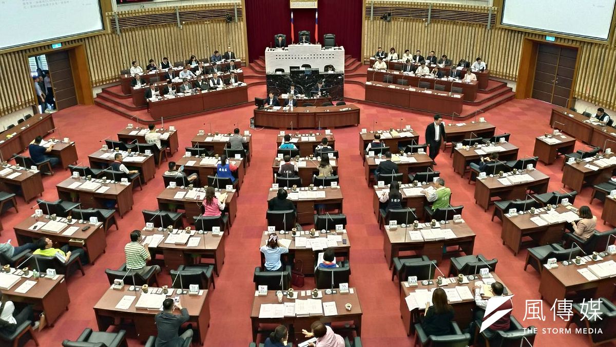 高雄市議會國民黨團抨擊民進黨根本就是眼紅心慌,一再以意識形態打壓韓國瑜聲勢。(圖/徐炳文攝) 高雄市議會國民黨團抨擊民進黨根本就是眼紅心慌,一再以意識形態打壓韓國瑜聲勢。(圖/徐炳文攝)