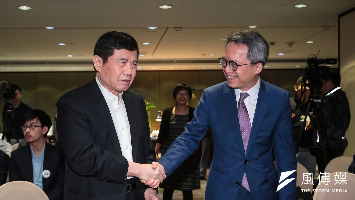 20190503-海峰棋院董事長林文伯(矽品精密工業董事長)、環旭電子董事長陳昌益3日出席環旭電子冠名贊助中華職協圍乙隊簽約記者會。(顏麟宇攝) 20190503-海峰棋院董事長林文伯(矽品精密工業董事長)、環旭電子董事長陳昌益3日出席環旭電子冠名贊助中華職協圍乙隊簽約記者會。(顏麟宇攝)