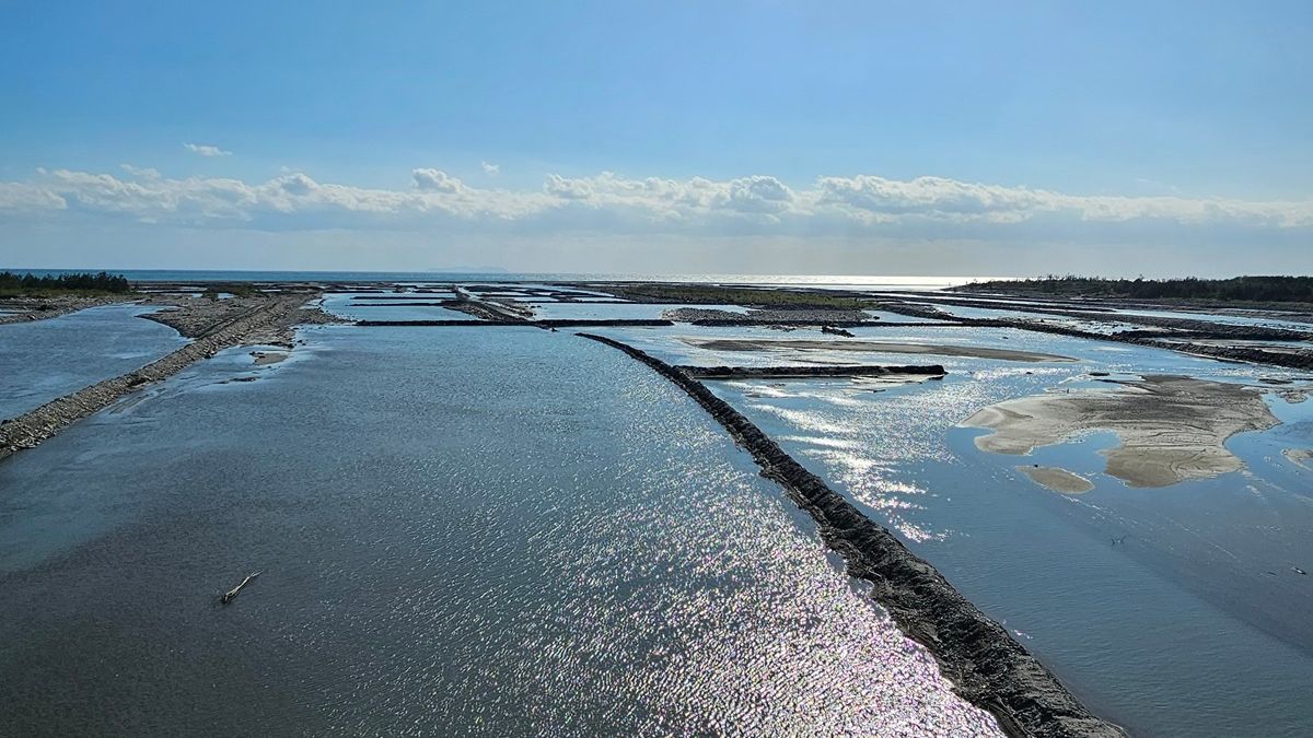 臺東卑南溪水覆蓋已修復九成,可望為春節連假提供好空氣品質保障。(圖/臺東縣政府環保局提供) 臺東卑南溪水覆蓋已修復九成,可望為春節連假提供好空氣品質保障。(圖/臺東縣政府環保局提供)