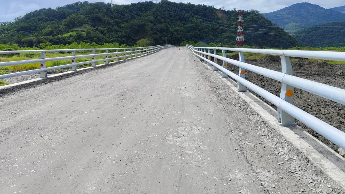 花蓮卓富大橋北側引道將進行路基整治作業。(圖/花蓮縣政府提供) 花蓮卓富大橋北側引道將進行路基整治作業。(圖/花蓮縣政府提供)