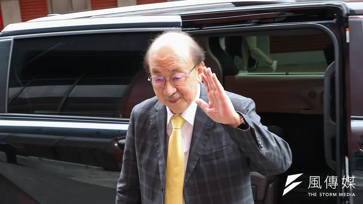 柯建銘必須儘快辭去民進黨團總召的職位。到現在,立法院民進黨團老屁股柯建銘,還不肯辭去總召,實在是「大男人不若小女子」的不知恥、厚臉皮、戀棧權位的十足政客表現。圖為民進黨團總召柯建銘(資料照,顏麟宇攝) 柯建銘必須儘快辭去民進黨團總召的職位。到現在,立法院民進黨團老屁股柯建銘,還不肯辭去總召,實在是「大男人不若小女子」的不知恥、厚臉皮、戀棧權位的十足政客表現。圖為民進黨團總召柯建銘(資料照,顏麟宇攝)