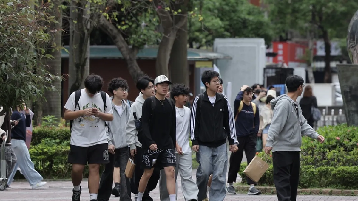 隨著115學年度四技二專統測成績於昨(14)日正式公告,廣大考生進入選填志願的關鍵期,「文理組之爭」再次成為討論焦點。(圖/中央社記者翁睿坤攝)
