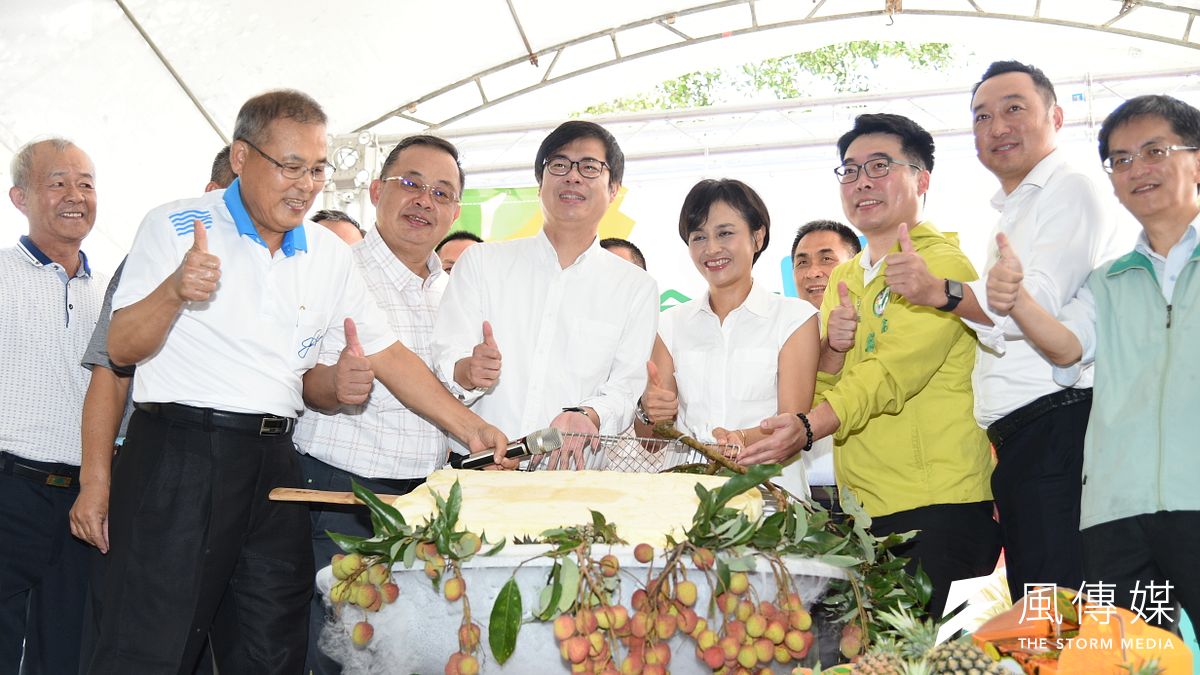 高雄大樹區農產品鳳荔季真是熱鬧,鳳荔慶典在姑山倉庫熱鬧登場。(圖/徐炳文攝) 高雄大樹區農產品鳳荔季真是熱鬧,鳳荔慶典在姑山倉庫熱鬧登場。(圖/徐炳文攝)