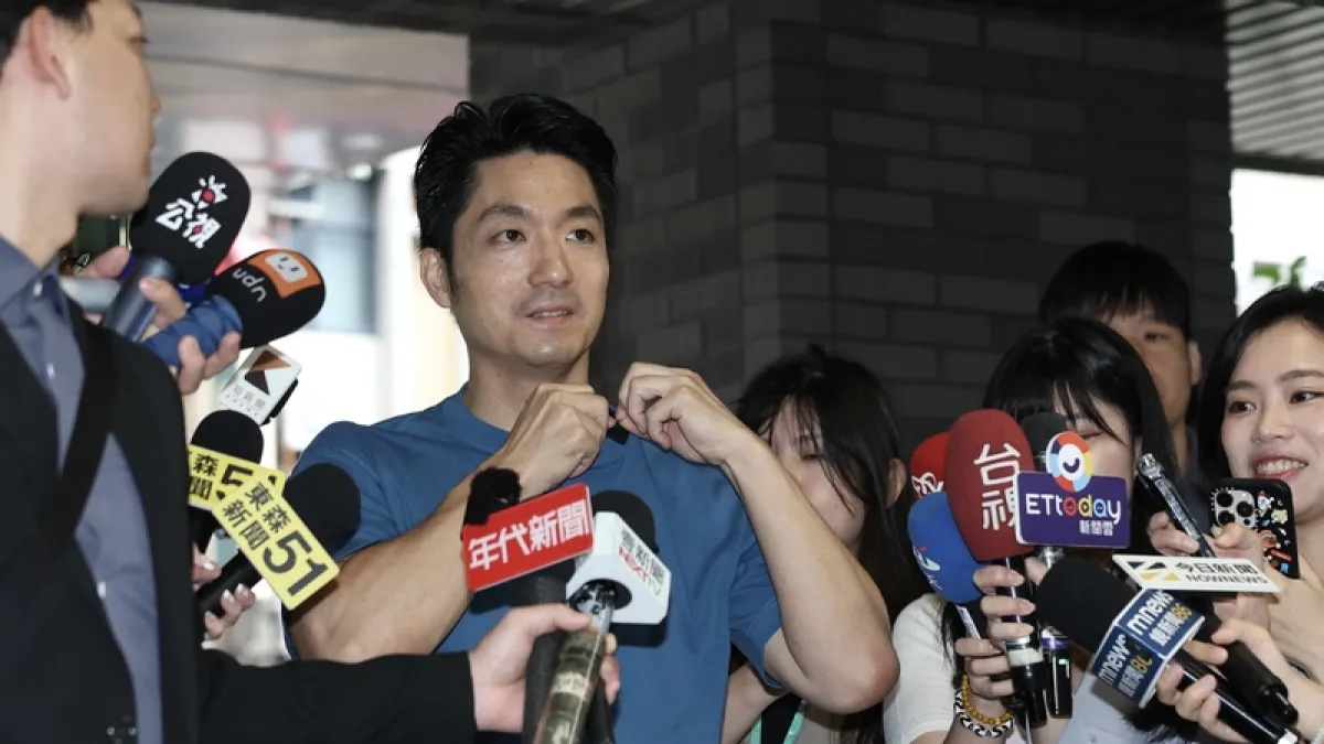 台北市長蔣萬安今受訪時不僅聲援蔡康永,更親自邀請蔡康永到他的競總成立活動「坐搖滾區」。(中央社)