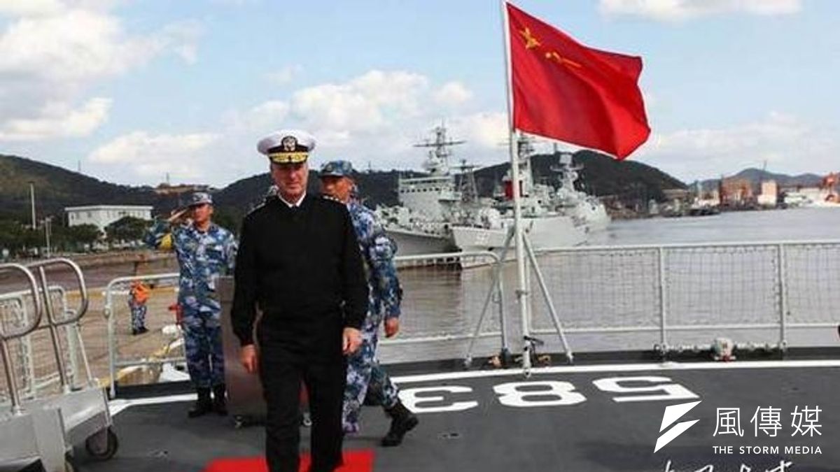 美國將領登艦參觀中國軍艦,增進交流。(中國海軍網) 美國將領登艦參觀中國軍艦,增進交流。(中國海軍網)