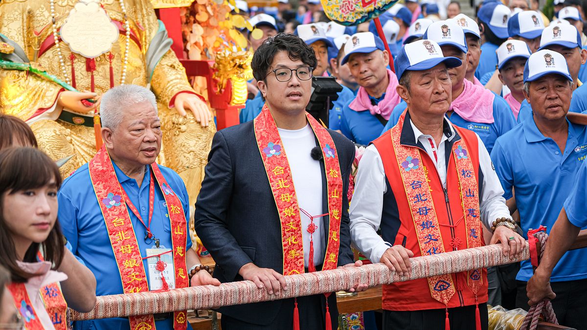 爆炸頭真是票房毒藥?汪浩貼「CEO版沈伯洋」形象照 網友嗨喊:未來總統