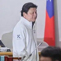 国民党団総召集人の傅崐萁は、罷免問題だけでなく司法の風雨にも巻き込まれている。選挙関連物品の問題に加え、鉱石税の争議も抱えている。(資料写真、柯承惠撮影) 国民党団総召集人の傅崐萁は、罷免問題だけでなく司法の風雨にも巻き込まれている。選挙関連物品の問題に加え、鉱石税の争議も抱えている。(資料写真、柯承惠撮影)