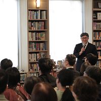 彩雲堂第六代社長山口周平氏。(写真/KKH-Bridge提供) 彩雲堂第六代社長山口周平氏。(写真/KKH-Bridge提供)