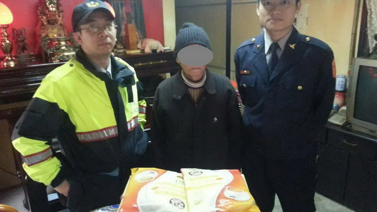 關懷送暖 東勢土牛派出所員警提供獨老物資