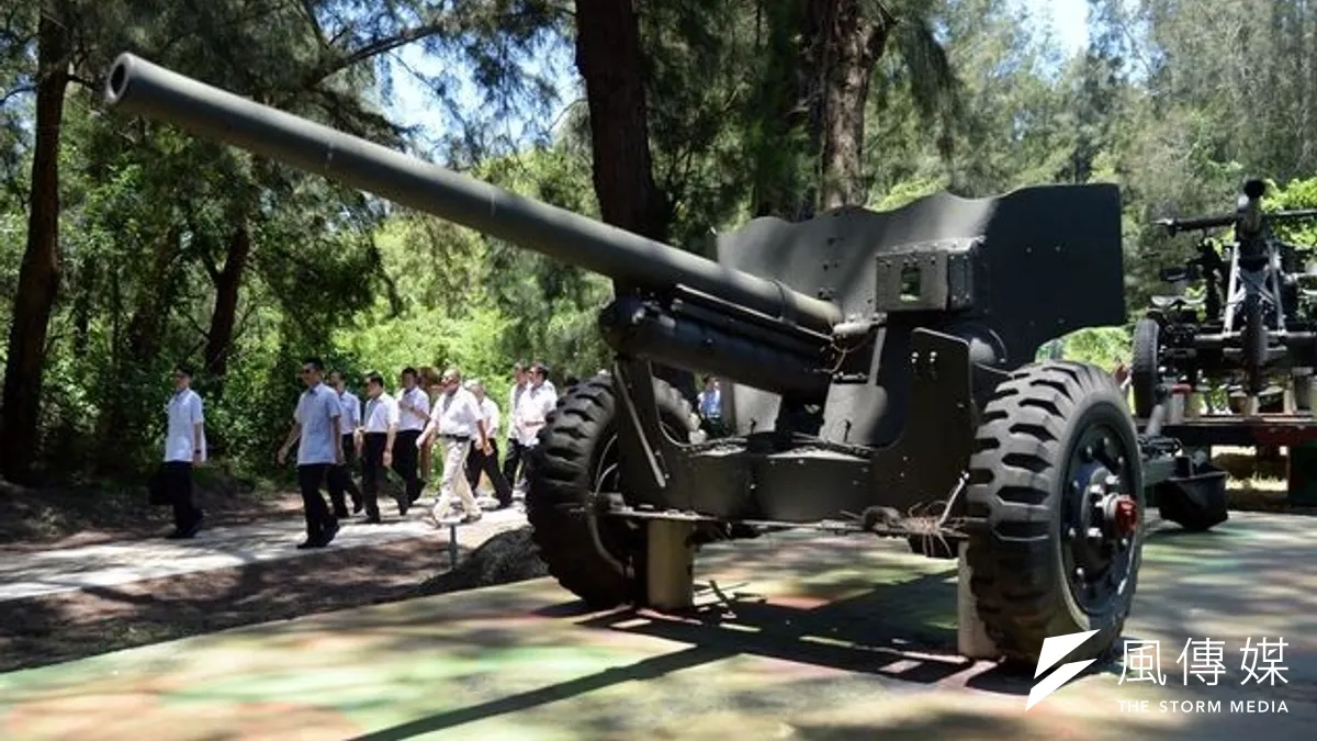 金門大膽、二膽移交金門縣政府,過去的「前線」,將成為觀光勝地。圖為行政院長江宜樺主持交接並視察。(台北市攝影記者聯誼會提供) 金門大膽、二膽移交金門縣政府,過去的「前線」,將成為觀光勝地。圖為行政院長江宜樺主持交接並視察。(台北市攝影記者聯誼會提供)