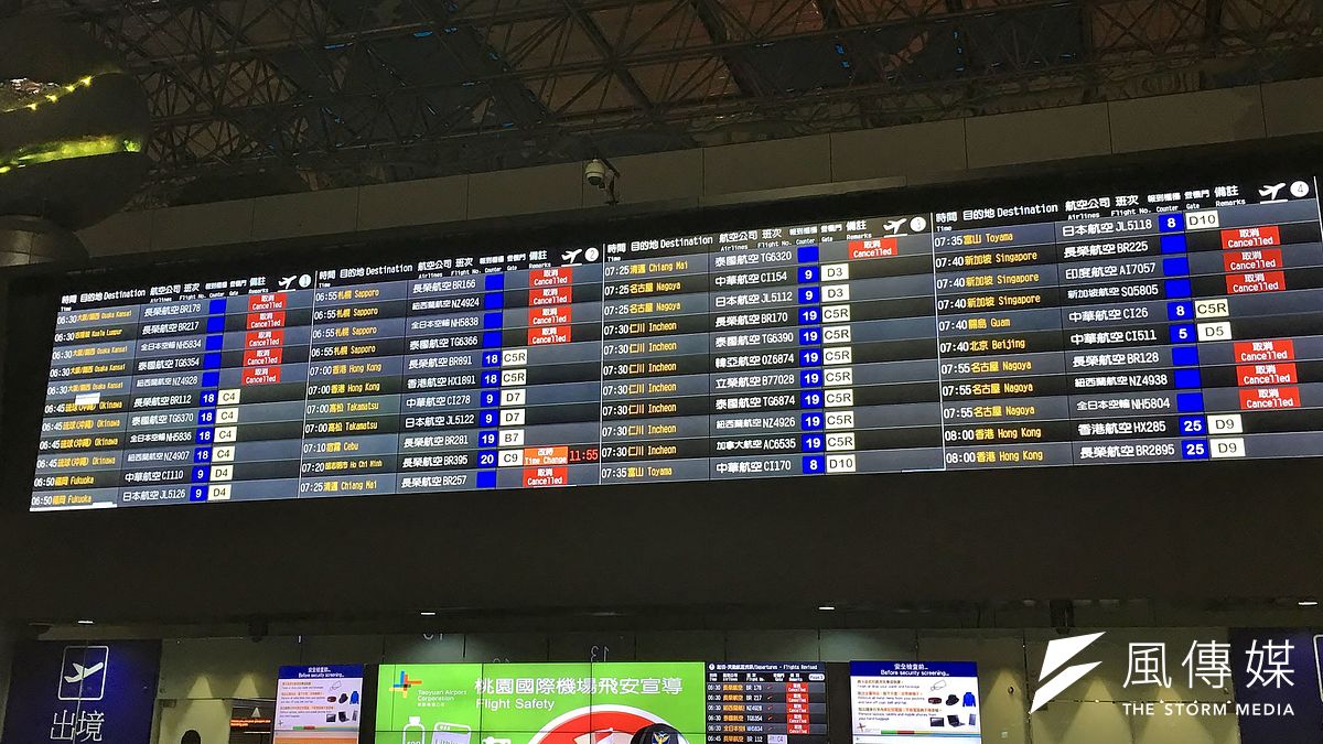 罷工事件影響,長榮航空22日共取消112航班,共2萬3000多人受到影響。圖為21早晨桃園機場長榮航班取消狀況。(資料照,讀者提供) 罷工事件影響,長榮航空22日共取消112航班,共2萬3000多人受到影響。圖為21早晨桃園機場長榮航班取消狀況。(資料照,讀者提供)