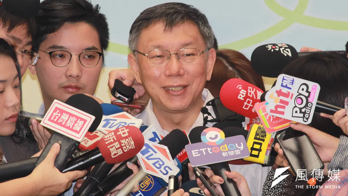 鴻海創辦人郭台銘確定不選總統,台北市長柯文哲則表示,現在要去登記連署已經來不及了。(方炳超攝)