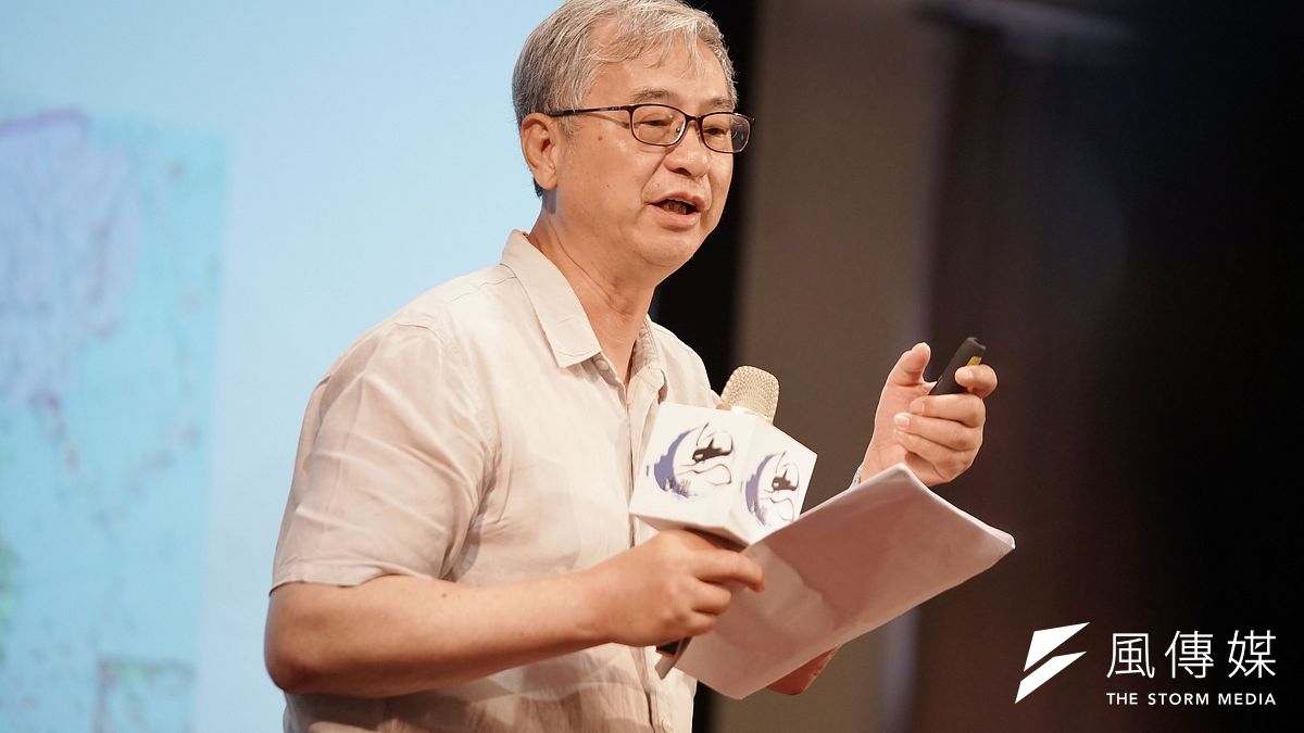 歷史學者葛兆光在思沙龍講座中表示,當制度能給人安全、幸福與尊嚴,民族身份就變得次要。(盧逸峰攝) 歷史學者葛兆光在思沙龍講座中表示,當制度能給人安全、幸福與尊嚴,民族身份就變得次要。(盧逸峰攝)