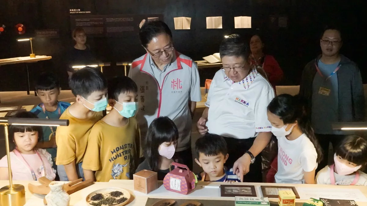 桃園市長張善政接待新竹縣長楊文科,參觀世客博,促進雙方交流。(圖/桃園市政府觀旅局提供)