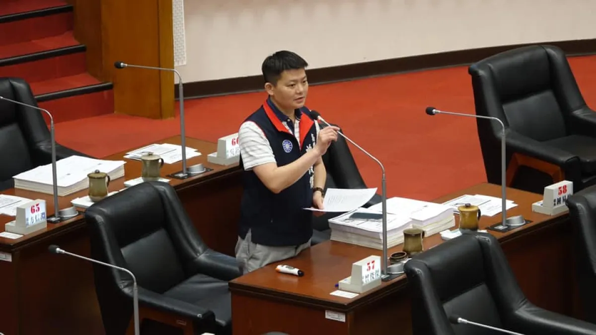 高市議員曾俊傑質詢時,要求市府社會局從「有效增加出生率、助北漂青年返鄉、照護好長輩生活」著手改善。(圖/擷取自曾俊傑臉書)