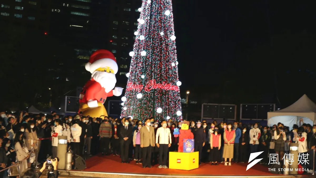 新北市市長侯友宜與出席開城儀式貴賓合影。(圖/李梅瑛)