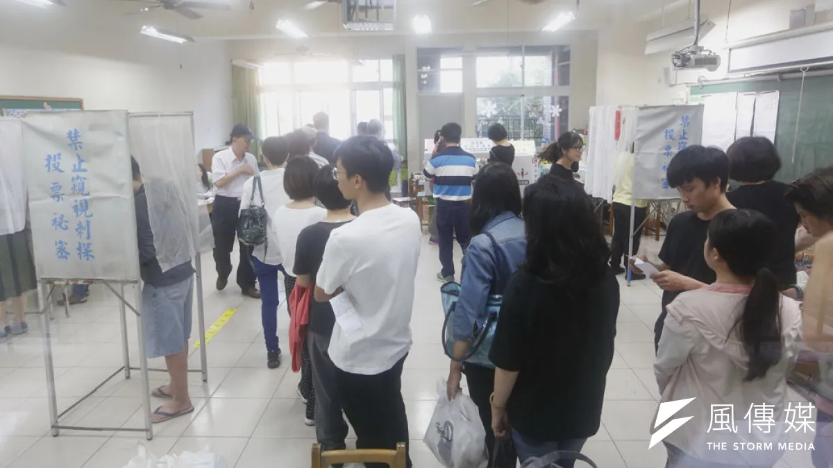 年齡介於20至34歲約500萬票,屬於較支持蔡英文的年齡層,因此能催出多少青年選票,將有舉足輕重的影響。(郭晉瑋攝)