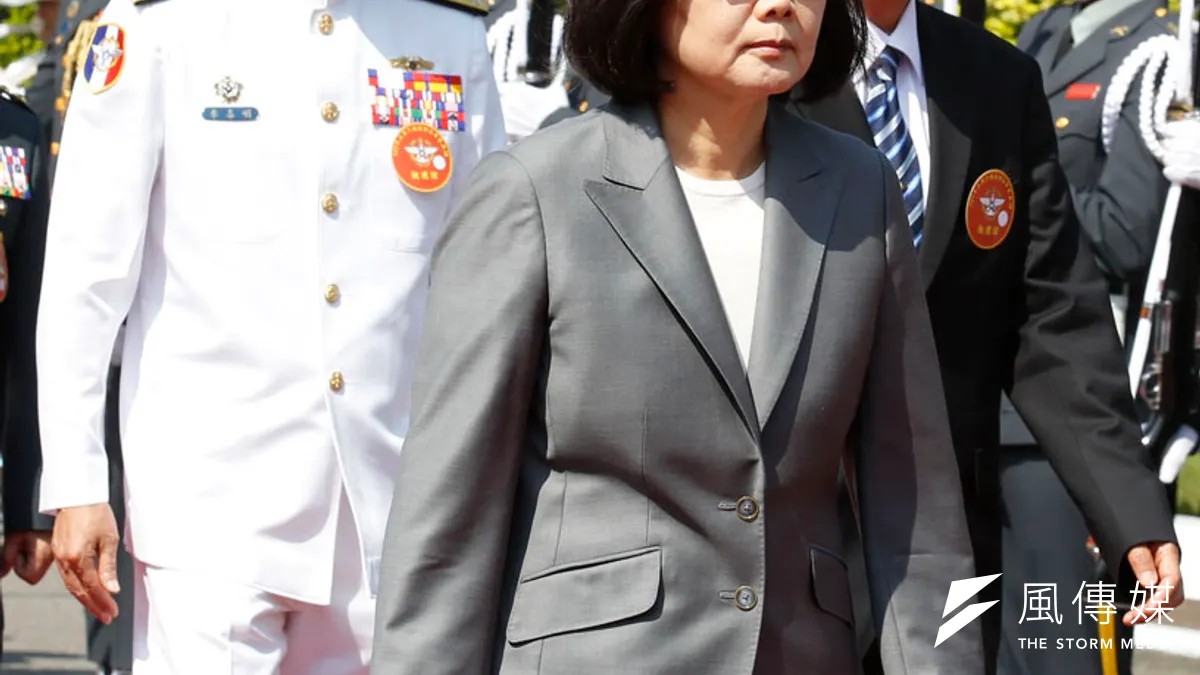 俄烏戰爭及美方意向,都印證了前參謀總長李喜明(左)所提出的不對稱作戰觀念超前,但最後卻是與蔡英文政府不歡而散。(資料照,郭晉瑋攝)