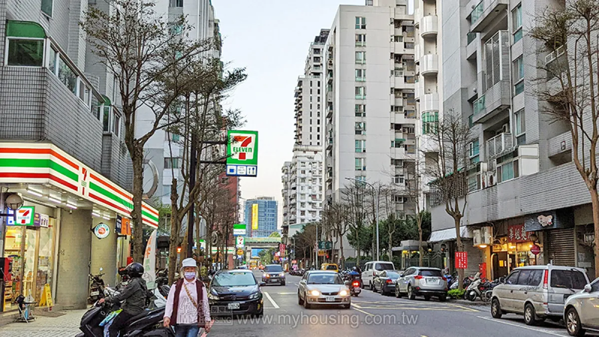 汐止樟樹灣地區西南側雖有工業區,但隨著大樓案不斷進駐,住宅聚落已經成型。(圖/住展房屋網)