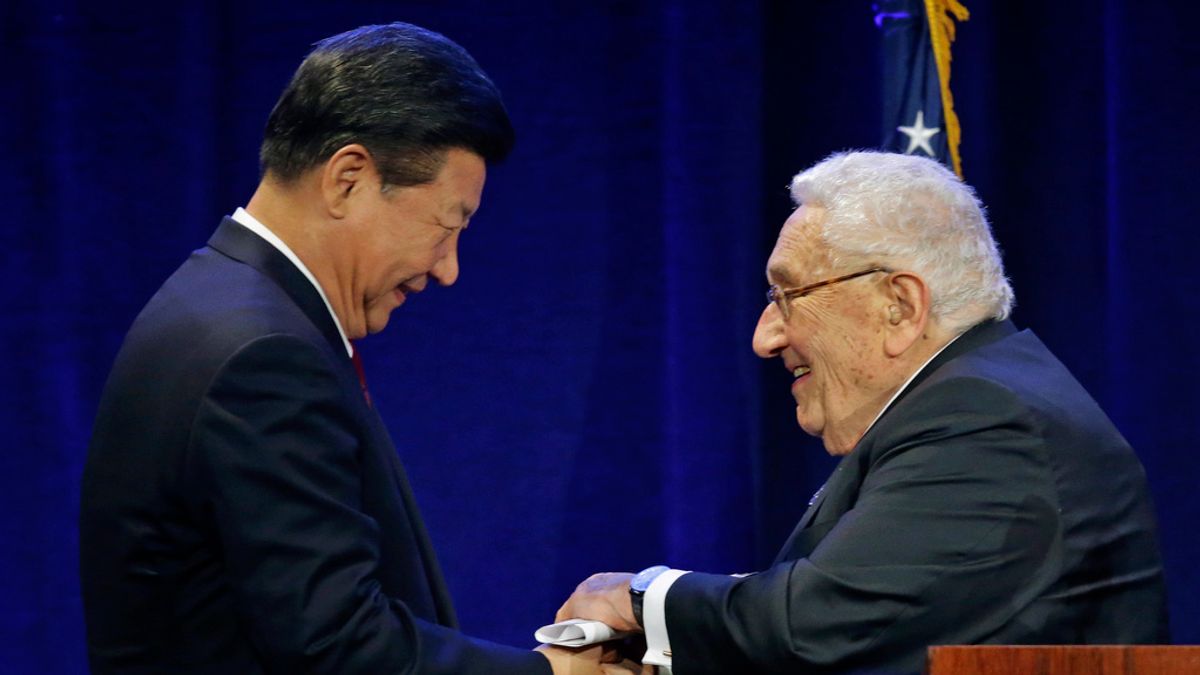 中國國家主席習近平與美國前國務卿季辛吉。(資料照,美聯社) 中國國家主席習近平與美國前國務卿季辛吉。(資料照,美聯社)