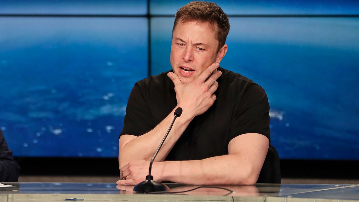 特斯拉(Tesla)執行長馬斯克(Elon Musk )再度語出驚人,表明要開一家糖果公司,而這一切都要從他與股神巴菲特(Warren Buffett)對於護城河(moat)理論的爭論說起。(美聯社) 特斯拉(Tesla)執行長馬斯克(Elon Musk )再度語出驚人,表明要開一家糖果公司,而這一切都要從他與股神巴菲特(Warren Buffett)對於護城河(moat)理論的爭論說起。(美聯社)