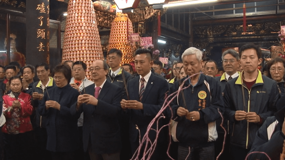 除夕夜搶頭香 林智堅走訪廟宇祈福 除夕夜搶頭香 林智堅走訪廟宇祈福