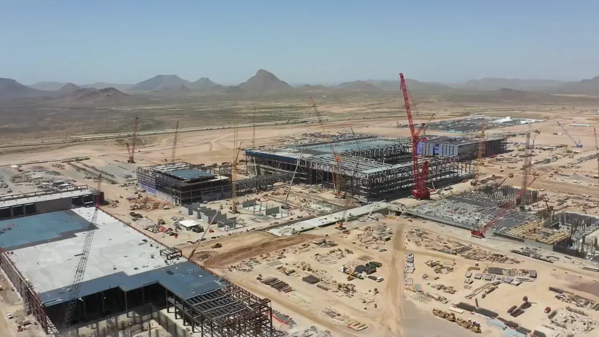 台積電美國亞利桑那州廠Fab 21。(圖/翻攝自台積電Linked-in) 台積電美國亞利桑那州廠Fab 21。(圖/翻攝自台積電Linked-in)