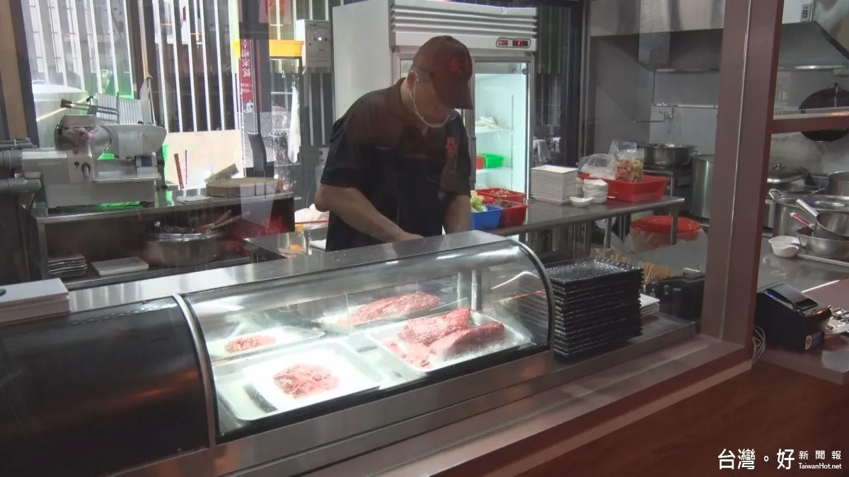 三重溫體牛肉火鍋開幕 當日現宰肉質超Q甜