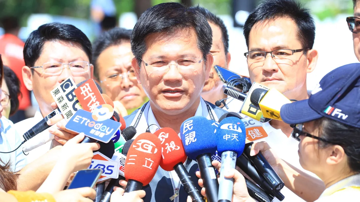 日前台灣在台中的東亞青運主辦權被中國強行取消,作者認為蔡政府對於兩岸問題反應極差,只能喊喊「大陸打壓、中國鴨霸」掩飾自己的執政失敗。圖為台中市長林佳龍針對取消主辦權資格之訪問。(圖/台中市政府提供)