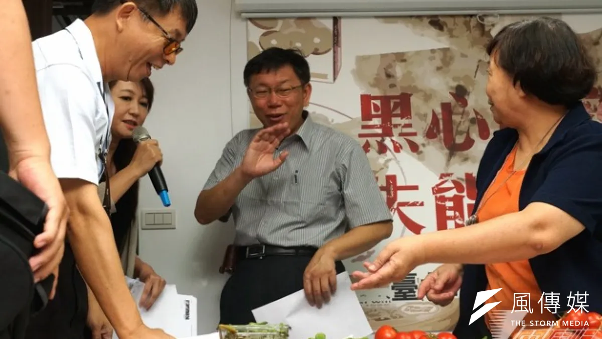 柯文哲9日針對食安問題表示,食安是「執法」問題,要有魄力拿出行動,未來他入主市府將成立「台北市食品安全委員會」,由市長親自領軍督導,定期開會。(蘇仲泓攝)
