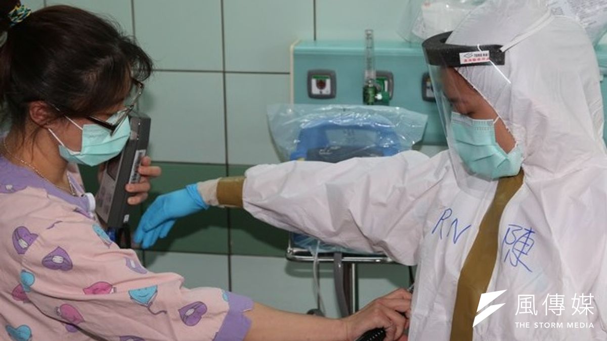 衛環立委視察台大醫院核災應變機制,圖為台大醫院急診部核災應變處置中心裝備。(余志偉攝) 衛環立委視察台大醫院核災應變機制,圖為台大醫院急診部核災應變處置中心裝備。(余志偉攝)