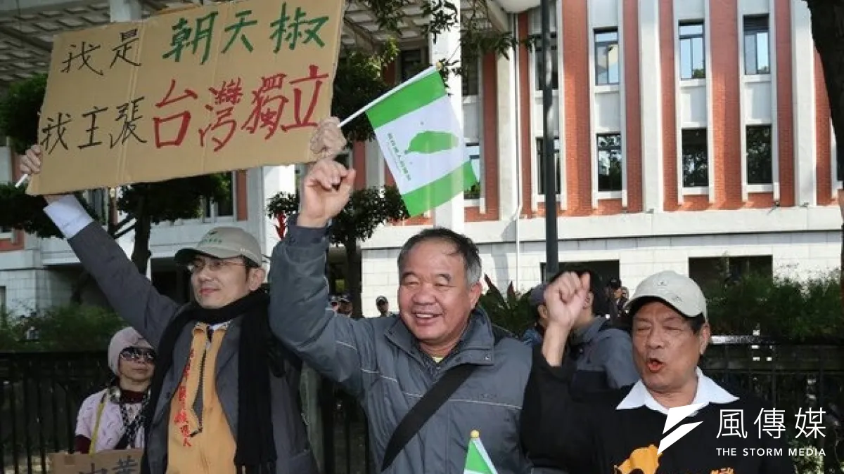 反對高中歷史課綱調整,台教會27日到教育部前抗議。(余志偉攝)