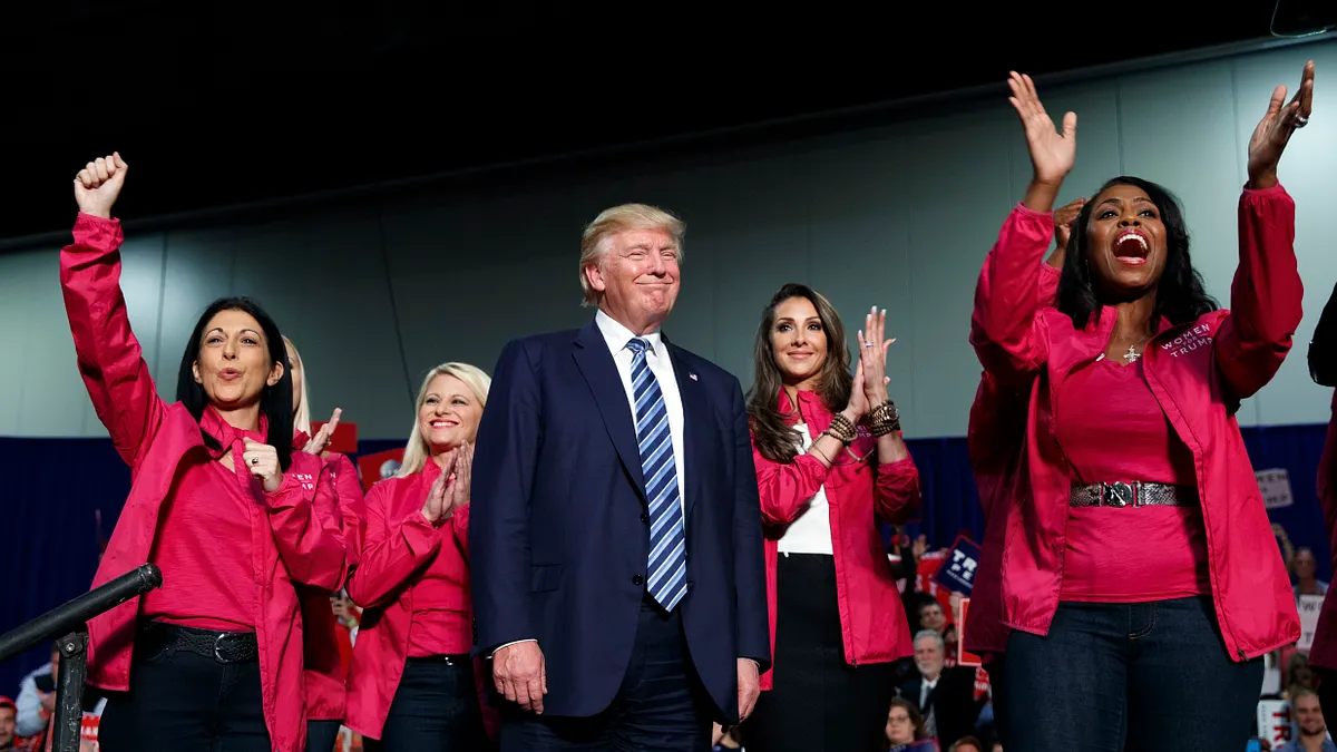 美國共和黨總統候選人川普不只歧視女性,還爆出數次意圖性侵及騷擾女性。(美聯社)