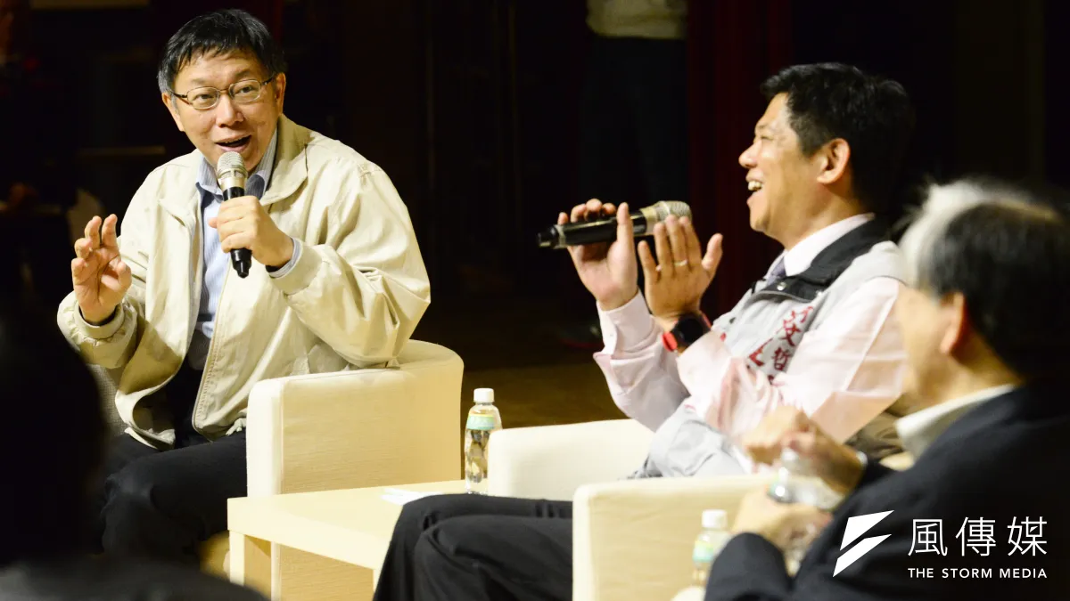 台北市長柯文哲(左一)與義美總經理高志明(右一)出席立委參選人潘建志食安對談。(林俊耀攝)