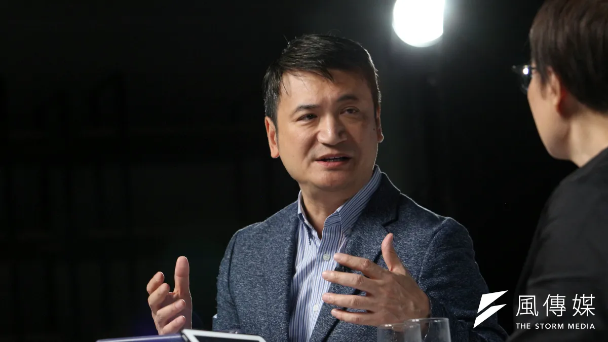 台大政治系國際關係組兼任教授楊永明(見圖)提出「全球新冠化」概念,認為雖受疫情衝擊,但不會出現全球化逆轉,且線上、數位的產業將會加速進行。(顏麟宇攝)