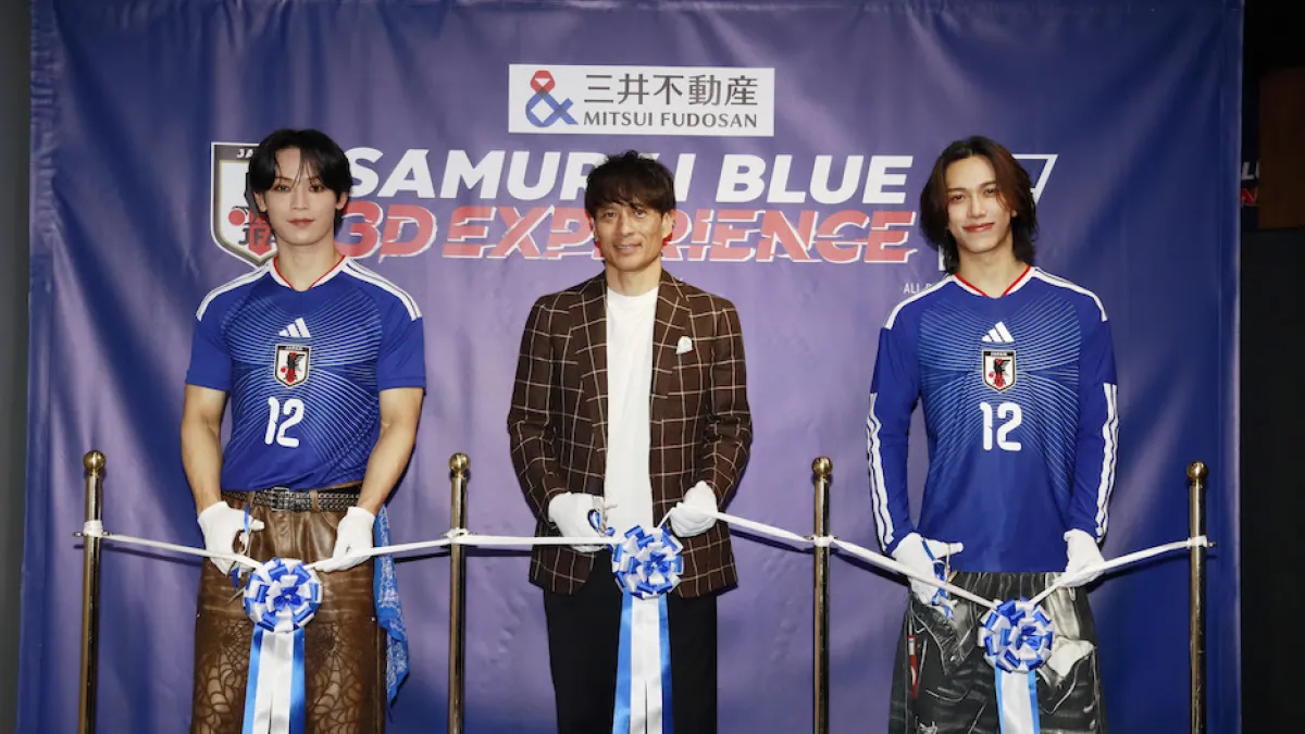 渋谷で次世代型没入応援イベントが開幕し、宮本恒靖会長とアンバサダーのJI BLUEがXR技術を駆使した圧倒的な体験とともに日本代表への熱いエールを送った。(写真/SAMURAI BLUE 3D EXPERIENCE製作委員会提供)