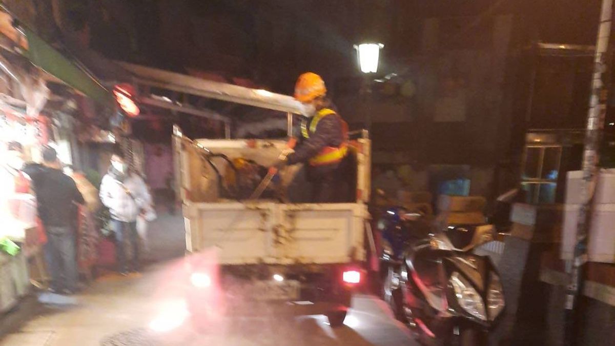 新北環保局規劃一星期一次,針對九份老街加強消毒,讓民眾安心。 (圖/新北市環保局提供) 新北環保局規劃一星期一次,針對九份老街加強消毒,讓民眾安心。 (圖/新北市環保局提供)