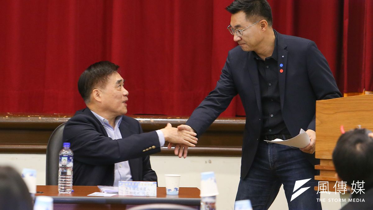 時代創造英雄,英雄創造時代。今天時代給了江啟臣(右)機會,而江啟臣能否帶領國民黨重新啟程?(資料照,顏麟宇攝) 時代創造英雄,英雄創造時代。今天時代給了江啟臣(右)機會,而江啟臣能否帶領國民黨重新啟程?(資料照,顏麟宇攝)