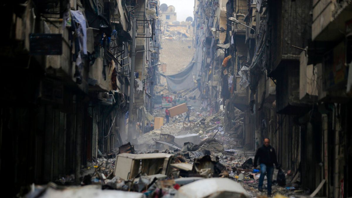 2月6日的土耳其強震讓該國與敘利亞罹難過萬,目前仍處於內戰的敘利亞更是需要各方救援。(美聯社) 2月6日的土耳其強震讓該國與敘利亞罹難過萬,目前仍處於內戰的敘利亞更是需要各方救援。(美聯社)