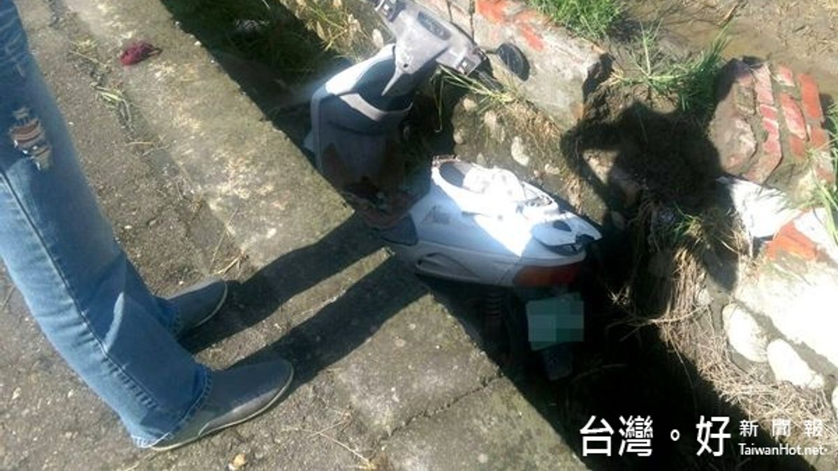 報應?女偷車代步慘摔水溝 送急診後遭法辦 報應?女偷車代步慘摔水溝 送急診後遭法辦