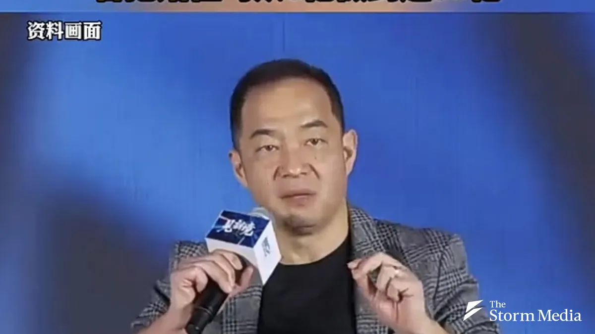 Former Anta brand CEO Xu Yang's farewell WeChat post went viral on Chinese social media after he announced his relocation to Los Angeles — posted mid-flight from Hong Kong.