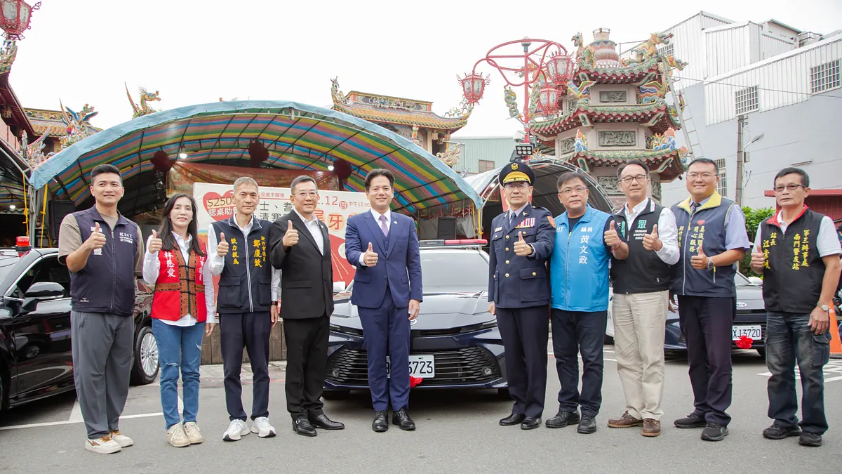 新竹市竹蓮寺25日捐贈總值超過278萬元的巡邏車2輛及偵防車1輛,持續回饋地方鄉里奉獻愛心。(圖/新竹市政府提供) 新竹市竹蓮寺25日捐贈總值超過278萬元的巡邏車2輛及偵防車1輛,持續回饋地方鄉里奉獻愛心。(圖/新竹市政府提供)