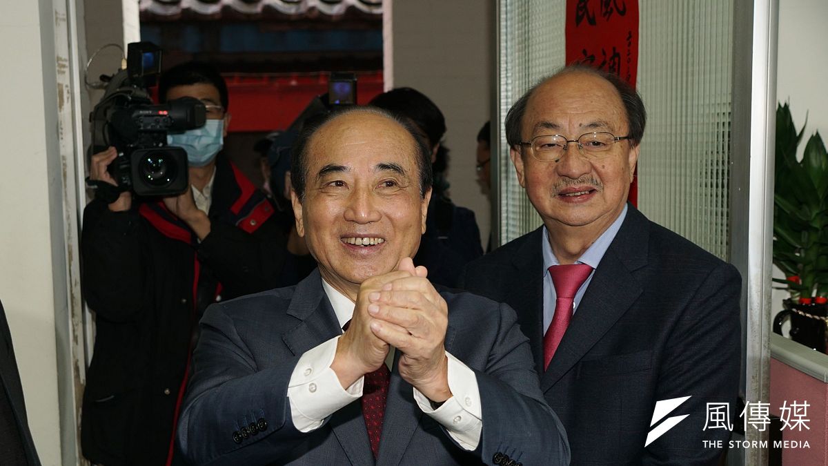 前立法院長王金平(左)將代表國民黨出席海峽論壇,卻遭中國官媒《央視》主持人李紅評價為「這人要來大陸求和」。(資料照,盧逸峰攝) 前立法院長王金平(左)將代表國民黨出席海峽論壇,卻遭中國官媒《央視》主持人李紅評價為「這人要來大陸求和」。(資料照,盧逸峰攝)