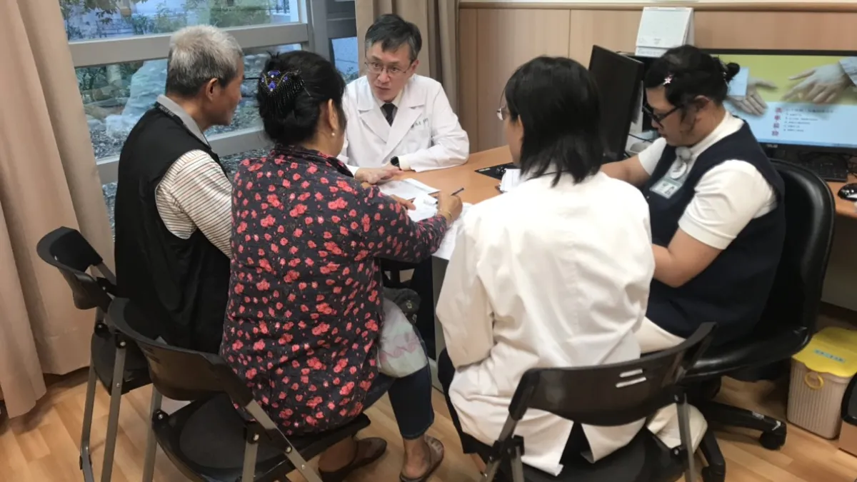 民眾參加預立醫療照護諮商示意圖。(圖/台中市政府)