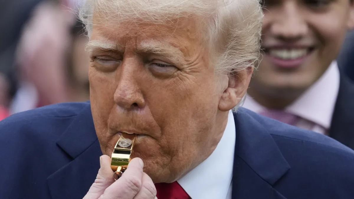 美國總統川普相關的迷因幣$TRUMP一連串行銷操作引發爭議。(資料照,美聯社)