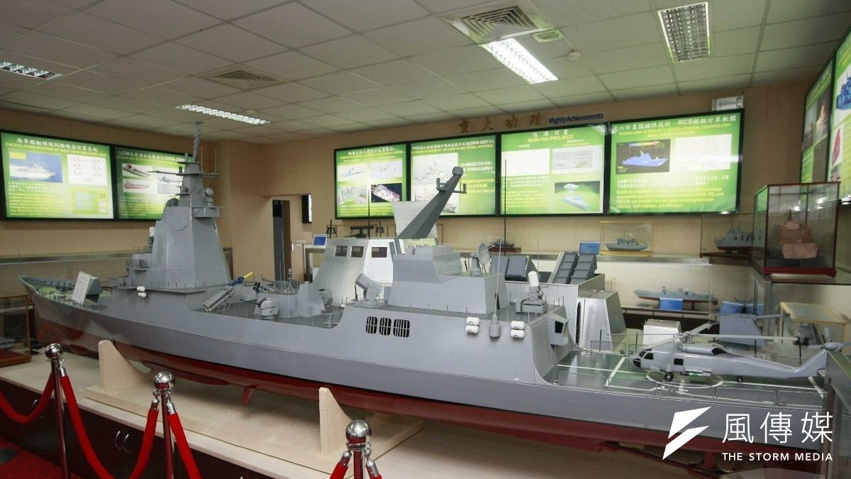 海軍委託丹麥DMI試驗室所製作的「ACS」艦1/50模型,曾經進行煙流試驗分析。(國防部提供) 海軍委託丹麥DMI試驗室所製作的「ACS」艦1/50模型,曾經進行煙流試驗分析。(國防部提供)