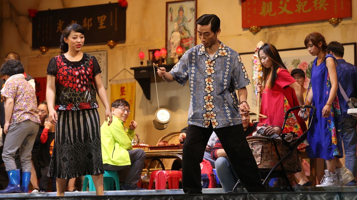 綠光劇團受台南市政府之邀,24日晚上7時,在臺南市新營體育場-田徑場演出《人間條件》,萬人共同在星空下「體驗人間」(綠光劇團) 綠光劇團受台南市政府之邀,24日晚上7時,在臺南市新營體育場-田徑場演出《人間條件》,萬人共同在星空下「體驗人間」(綠光劇團)